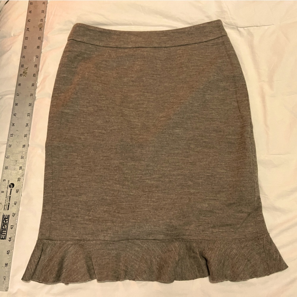 Ann Taylor Tan Taupe Ruffle Flounce Hem Pencil Skirt - Size 6